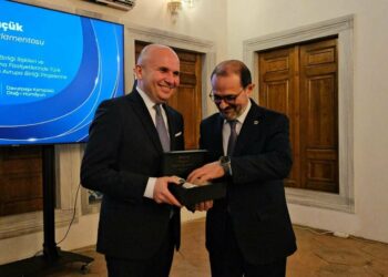 Илхан Кючюк – с награда от Техническия университет в Истанбул