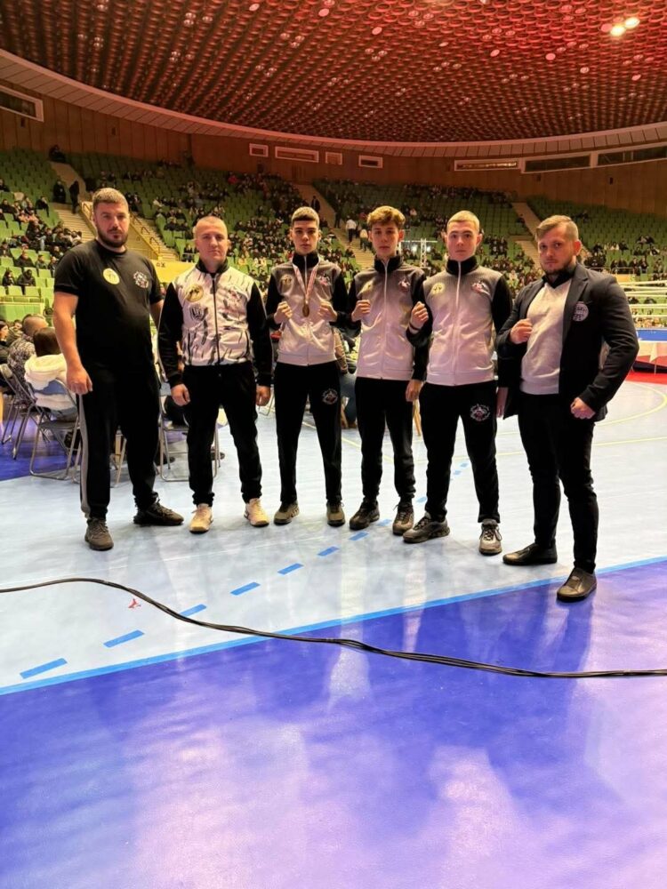 Наши кикбоксьори участваха благотворително в спортно състезание