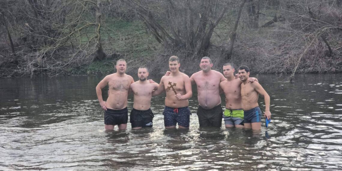 Павел Добрев спаси Богоявленския кръст в Сенник