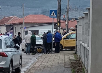 21-годишен с БМВ “изпусна” завой в Севлиево, прати таксиметров шофьор в болница