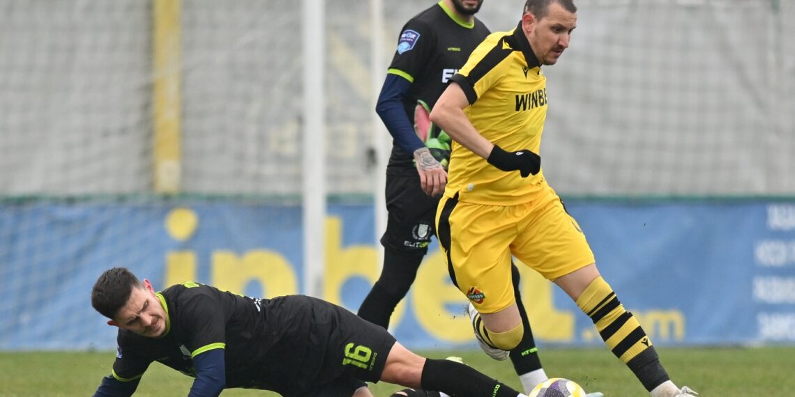 С четири гола след почивката “Ботев” се разправи със “Севлиево”