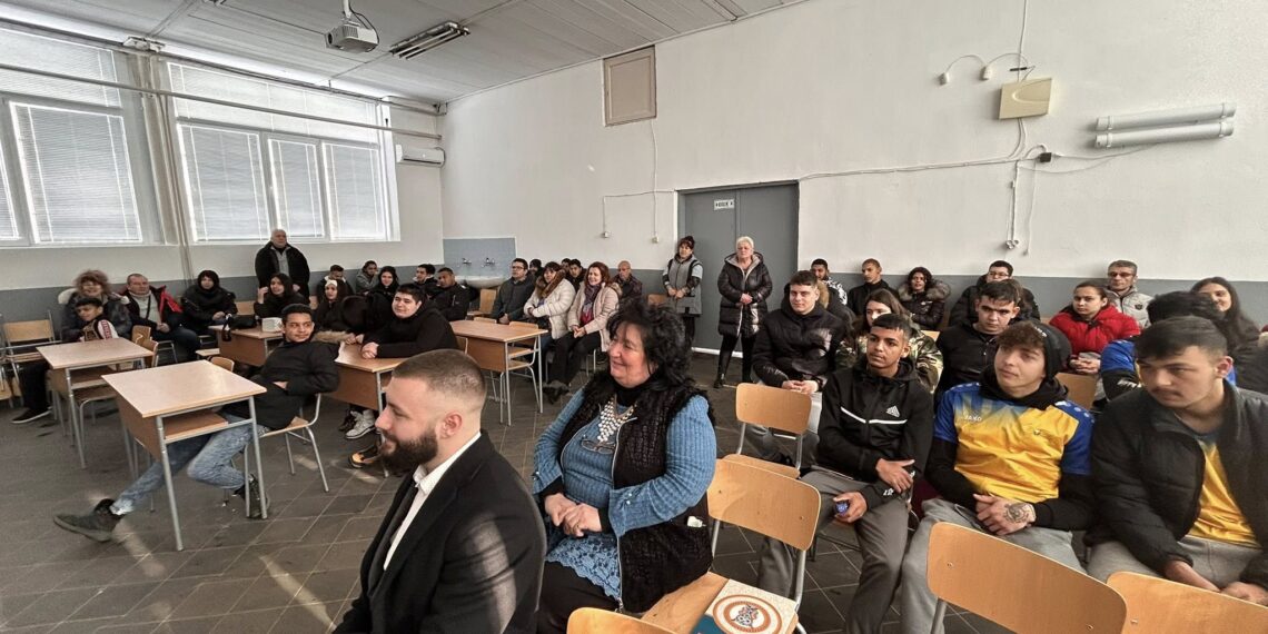 Пътят към мечтите на ученика са образование и дисциплина, а не ранен брак