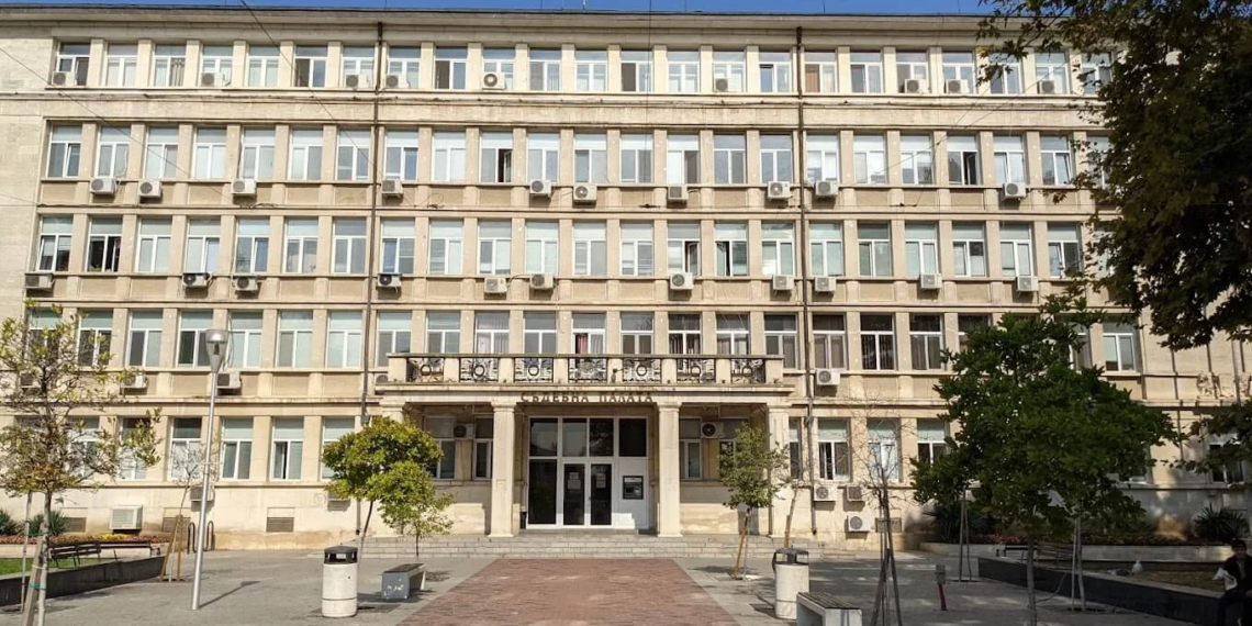 Увеличиха присъдата на престъпна група за измами и принуда