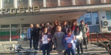 В деня на раздаване на пенсиите пощенските служители излязоха на стачка