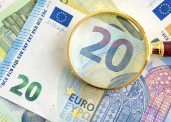 З0-годишен открадна 160 евро, опипал якето на пътник в бус