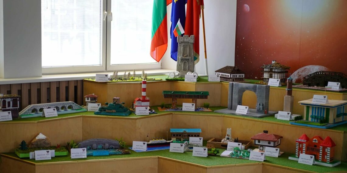 “България живее чрез макети”