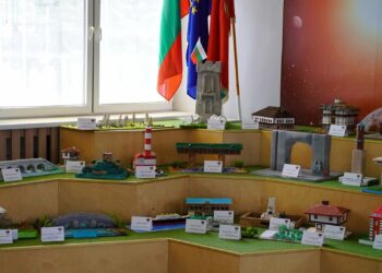 “България живее чрез макети”